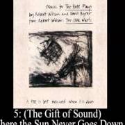 Le texte musical IN THE UPPER ROOM de DAVID BYRNE est également présent dans l'album Music for the knee plays (1985)