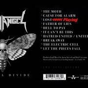 Le texte musical LET THE PIECES FALL de DEATH ANGEL est également présent dans l'album The evil divide (2016)