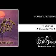 Le texte musical AS DARKNESS ENDS THE DAY de HARVIST est également présent dans l'album A gleam in the night (2000)