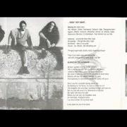 Le texte musical VOICES FROM BELOW (LIVE) de AEON est également présent dans l'album Clean hand of the eternal gods (1995)