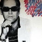 Le texte musical SPOTLIGHT de ELTON JOHN est également présent dans l'album Victim of love (1979)