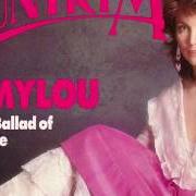 Le texte musical I THINK I LOVE HIM de EMMYLOU HARRIS est également présent dans l'album Ballad of sally rose (1985)