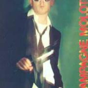 Le texte musical …E SORRIDE de ENRICO RUGGERI est également présent dans l'album Champagne molotov (1981)