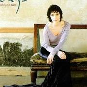 Le texte musical SILVER INCHES de ENYA est également présent dans l'album A day without rain (2000)