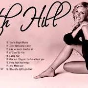 Le texte musical THIS KISS de FAITH HILL est également présent dans l'album The hits (2007)