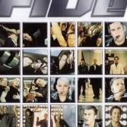 Le texte musical WHEN THE LIGHTS GO OUT (RADIO EDIT) de FIVE est également présent dans l'album Greatest hits (2002)