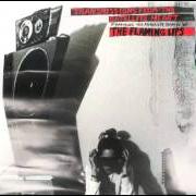 Le texte musical WHEN YER TWENTY TWO de THE FLAMING LIPS est également présent dans l'album Transmissions from the satellite heart (1993)