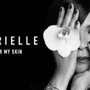 Le texte musical UNDER MY SKIN de GABRIELLE est également présent dans l'album Under my skin (2018)
