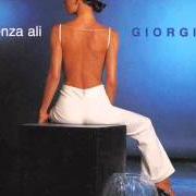 Le texte musical UN SOLE DENTRO AL CUORE de GIORGIA est également présent dans l'album Senza ali (2001)