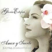 Le texte musical TENGO QUE DECIRTE ALGO de GLORIA ESTEFAN est également présent dans l'album Amor y suerte: exitos romanticos (2004)