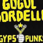 Le texte musical OCCURRENCE ON THE BORDER (HOPPING ON A POGO-GYPSY STICK) de GOGOL BORDELLO est également présent dans l'album Multi kontra culti vs. irony (2002)