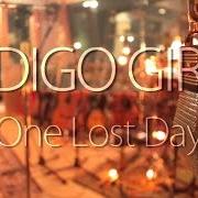 Le texte musical COME A LONG WAY de INDIGO GIRLS est également présent dans l'album One lost day (2015)