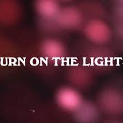 Le texte musical TURN ON THE LIGHTS de JAMIE CULLUM est également présent dans l'album The pianoman at christmas (2020)