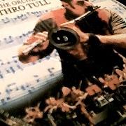 Le texte musical FLY BY NIGHT de JETHRO TULL est également présent dans l'album A classic case - the london symphony orchestra plays (1985)