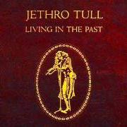 Le texte musical ALIVE AND WELL AND LIVING IN de JETHRO TULL est également présent dans l'album Living in the past (1972)