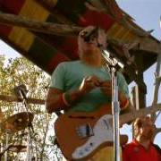 Le texte musical KING OF SOMEWHERE HOT de JIMMY BUFFETT est également présent dans l'album Live in anguilla (2007)