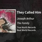 Le texte musical CANDY STORE de JOSEPH ARTHUR est également présent dans l'album Holding the void (2003)