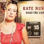 Le texte musical WALK THE ROAD de KATE RUSBY est également présent dans l'album Make the light (2010)