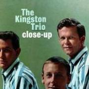 Le texte musical TAKE HER OUT OF PITY de THE KINGSTON TRIO est également présent dans l'album Close-up (1961)