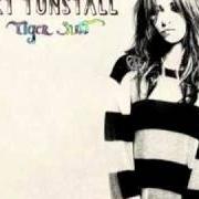 Le texte musical PUSH THAT KNOT AWAY de KT TUNSTALL est également présent dans l'album Tiger suit (2010)