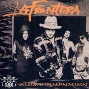 Le texte musical COMO UN HURACÁN de LA FRONTERA est également présent dans l'album La rueda de las armas afiladas (1995)