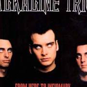 Le texte musical BLOODIED UP de ALKALINE TRIO est également présent dans l'album From here to infirmary (2001)