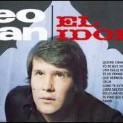 Le texte musical CON LOS BRAZOS CRUZADOS de LEO DAN est également présent dans l'album La historia de leo dan (2006)