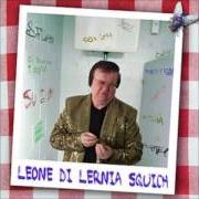 Le texte musical TUTTI AL MARE CON LE FIGH de LEONE DI LERNIA est également présent dans l'album Squich (2007)