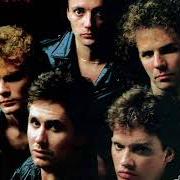 Le texte musical QUEEN OF THE BROKEN HEARTS de LOVERBOY est également présent dans l'album Keep it up (1983)