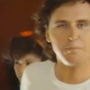 Le texte musical STEAL THE THUNDER de LOVERBOY est également présent dans l'album Lovin' every minute of it (1985)