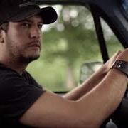 Le texte musical THAT'S MY KIND OF NIGHT de LUKE BRYAN est également présent dans l'album Crash my party (2013)