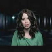 Le texte musical DON'T SAVE ME de MARIT LARSEN est également présent dans l'album Under the surface (2006)
