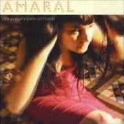 Le texte musical SIENTO QUE TE EXTRAÑO de AMARAL est également présent dans l'album Una pequeña parte del mundo (2004)