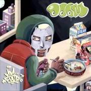 Le texte musical FIG LEAF BI - CARBONATE de MF DOOM est également présent dans l'album Mm.. food (2004)