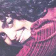 Le texte musical LA LUCE SULL'INSEGNA DELLA SERA de MIA MARTINI est également présent dans l'album Danza (1978)