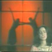 Le texte musical UN UOMO PER ME de MIA MARTINI est également présent dans l'album Per amarti (1977)