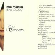 Le texte musical PER AMARTI de MIA MARTINI est également présent dans l'album Una donna, una storia (1998)