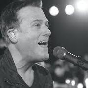 Le texte musical HERE I BOW de MICHAEL W. SMITH est également présent dans l'album Surrounded (2018)