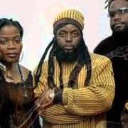 Le texte musical HELPING HAND de MORGAN HERITAGE est également présent dans l'album More teachings (2001)