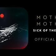 Le texte musical SICK OF THE SILENCE de MOTHER MOTHER est également présent dans l'album Inside (2021)