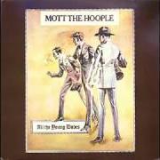 Le texte musical MOMMA'S LITTLE JEWEL de MOTT THE HOOPLE est également présent dans l'album All the young dudes (1972)