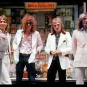 Le texte musical ONE OF THE BOYS de MOTT THE HOOPLE est également présent dans l'album Two miles from heaven (1980)