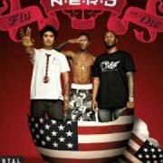 Le texte musical BREAKOUT de N.E.R.D. est également présent dans l'album Fly or die (2004)