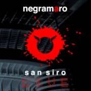 Le texte musical MENTRE TUTTO SCORRE de NEGRAMARO est également présent dans l'album San siro live 2008 (2008)