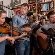 Le texte musical ODE TO A BUTTERFLY de NICKEL CREEK est également présent dans l'album Nickel creek (2000)