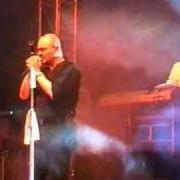 Le texte musical ORIENTE de NOMADI est également présent dans l'album Corpo estraneo (2004)
