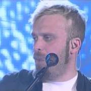 Le texte musical DUE RE SENZA CORONA de NOMADI est également présent dans l'album Raccontiraccolti (2010)