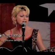 Le texte musical BLUE COUNTRY de OLIVIA NEWTON-JOHN est également présent dans l'album Sordid lives (2001)