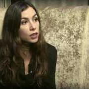 Le texte musical PLUS J'AIME, PLUS JE PIQUE de OLIVIA RUIZ est également présent dans l'album Le calme et la tempête (2012)