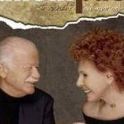 Le texte musical UNA PAROLA (E' PRECISO PERDOAR) de ORNELLA VANONI est également présent dans l'album Ti ricordi? no non mi ricordo (2004)